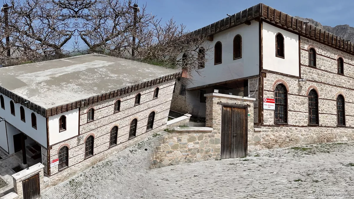 Isparta'daki 800 Yıllık Bahçe Camisi: Selçuklu Mimarisi ve Tarihi Önemi